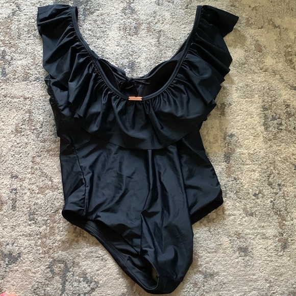 Raisins Barbados Ruffle Off-The-Shoulder Cheeky One-Piece‎ Black Swimsuit 16W - Picture 9 of 11